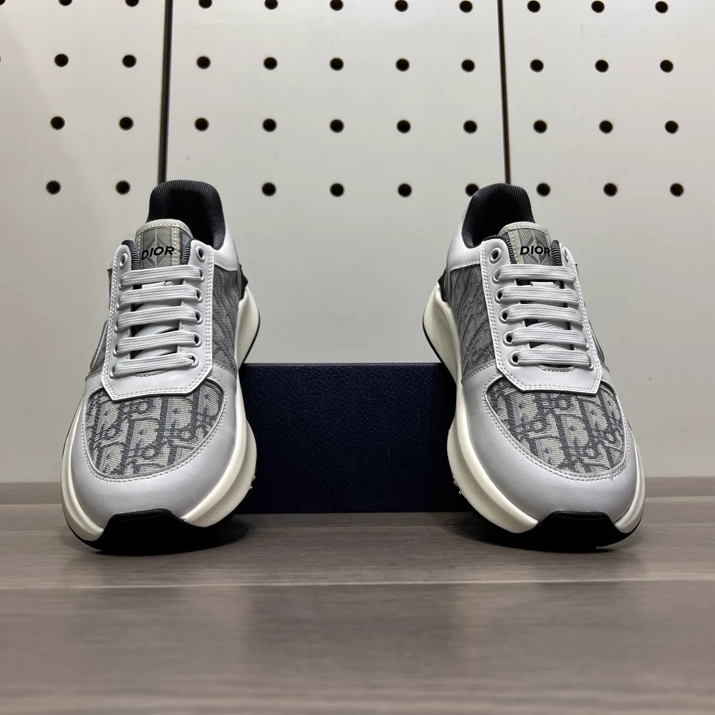 Factory price: 438💰Dior original quality.~ Unique modern style sneakers. 🏃A must-have casual shoe for trendy men😍😍 Imported cowhide fabric, sheepskin foot pads (refuse to discolor and grind feet) soles: Original soles specially provided by the original factory, French lazy style design ⚠️Fit to the feet, original quality, super comfortable original soles. Just like shooting the real thing 🎬The real thing is better, high-quality sneakers, size: 38-44 (45 and 46 can be customized)